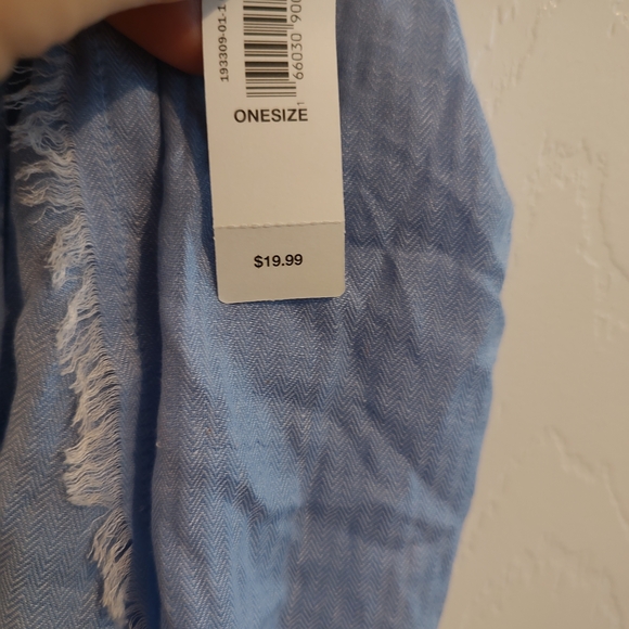 GAP Soft Blue Women's Scarf - Picture 6 of 6